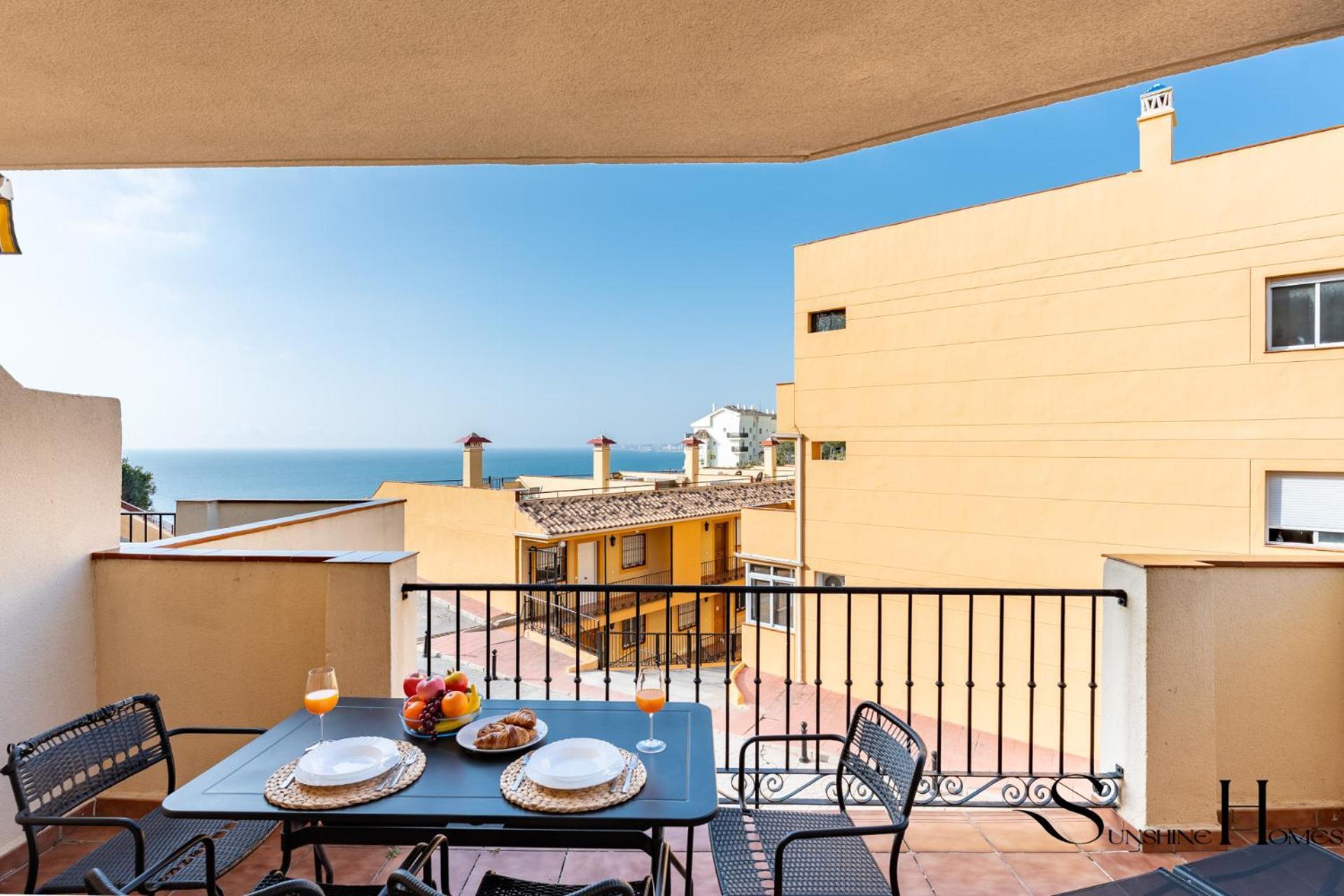 Beachside Retreat With Private Terrace Бенальмадена Экстерьер фото